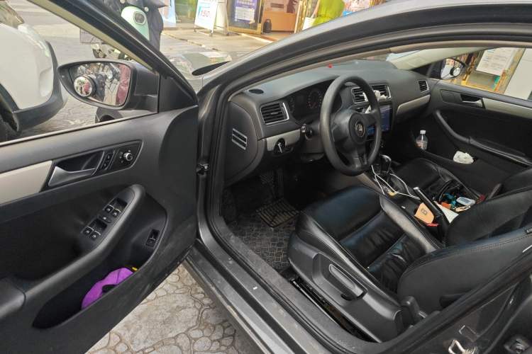Used Volkswagen Sagitar 2012 1.6L Automatic Comfort Edition Driver Seat
