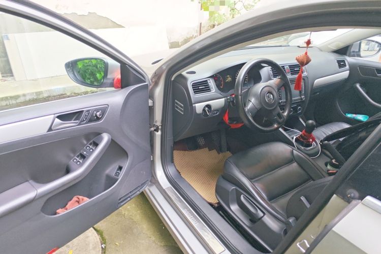 Used Volkswagen Sagitar 2012 1.6L Manual Comfort Model Driver Seat