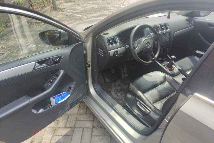Used Volkswagen Sagitar 2012 1.6L Manual Comfort Model Driver Seat