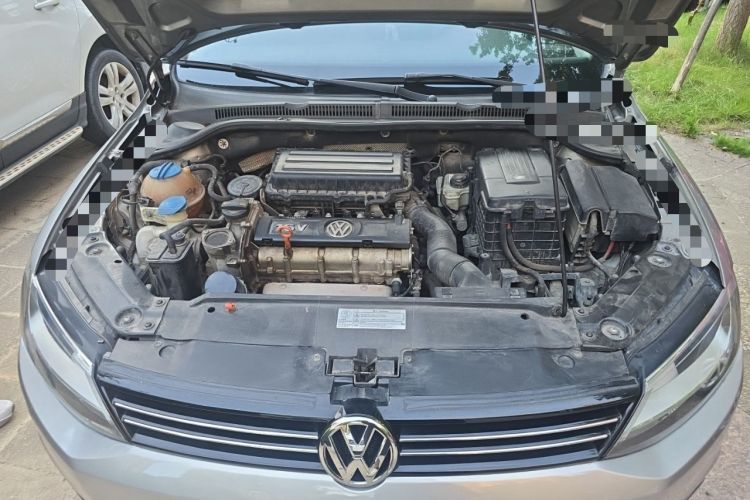 Used Volkswagen Sagitar 2012 1.6L Automatic Comfort Edition Engine Bay