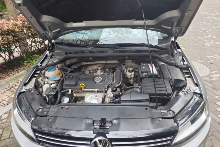 Used Volkswagen Sagitar 2012 1.4TSI Manual Fashion Edition Engine Bay