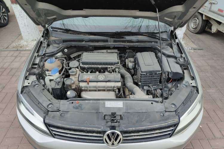 Used Volkswagen Sagitar 2012 1.6L Automatic Comfort Edition Engine Bay