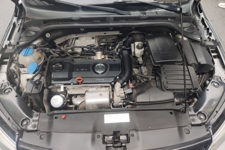 Used Volkswagen Sagitar 2012 1.4TSI Automatic Luxury Edition Engine Bay