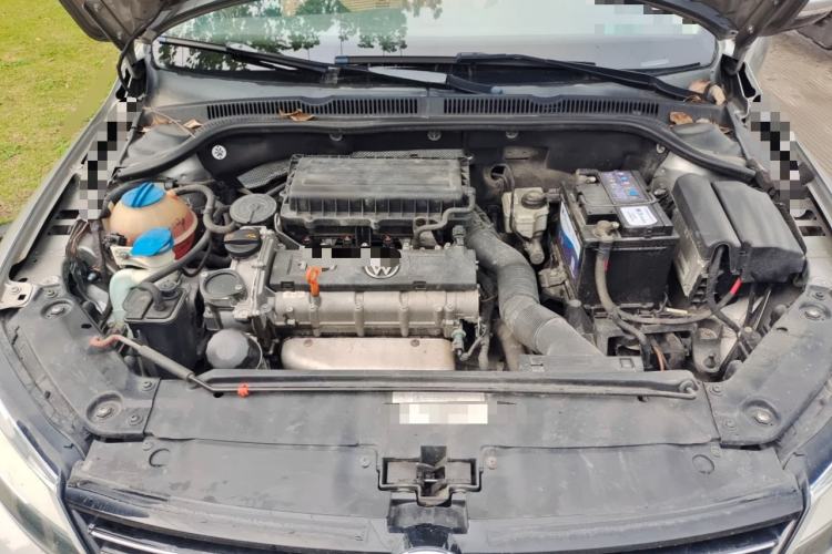 Used Volkswagen Sagitar 2012 1.6L Manual Fashion Edition Engine Bay