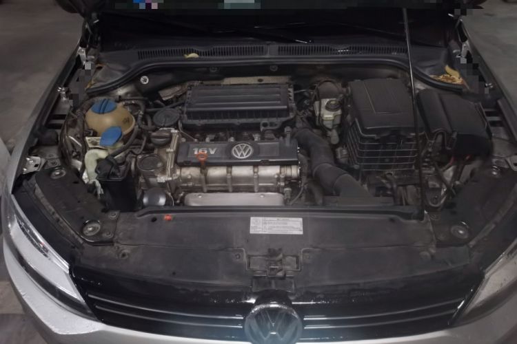 Used Volkswagen Sagitar 2012 1.6L Automatic Fashion Edition Engine Bay
