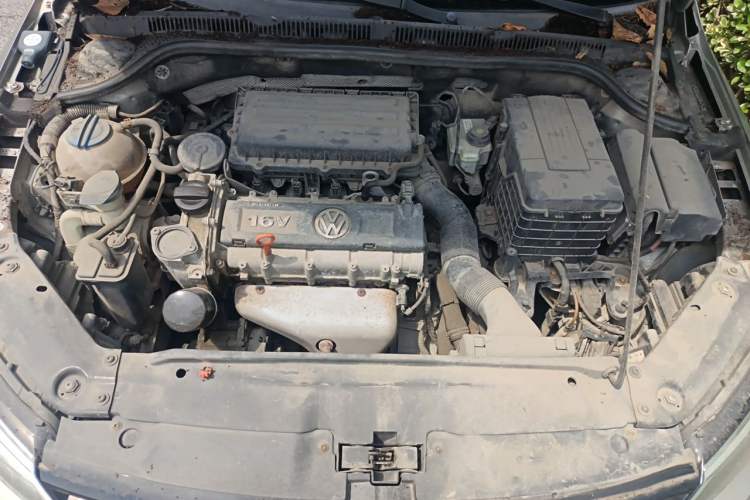 Used Volkswagen Sagitar 2012 1.6L Automatic Fashion Edition Engine Bay