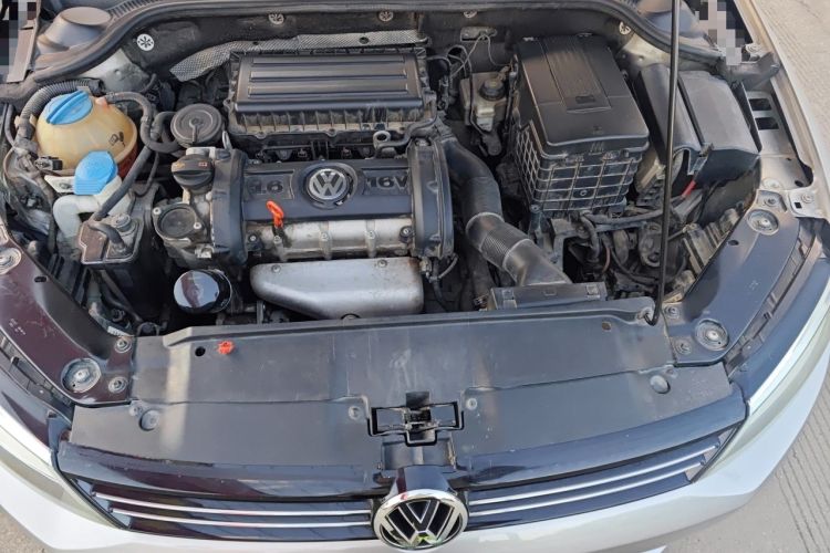 Used Volkswagen Sagitar 2012 1.6L Automatic Fashion Edition Engine Bay