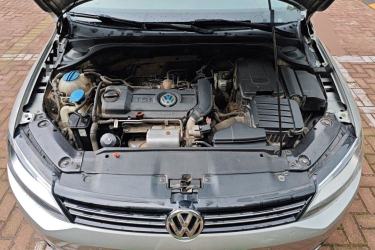 Used Volkswagen Sagitar 2012 1.4TSI Automatic Luxury Edition Engine Bay