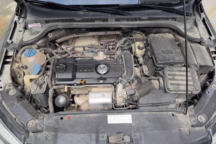 Used Volkswagen Sagitar 2012 1.4TSI Automatic Luxury Edition Engine Bay