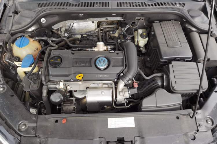 Used Volkswagen Sagitar 2012 1.4TSI Automatic Luxury Edition Engine Bay