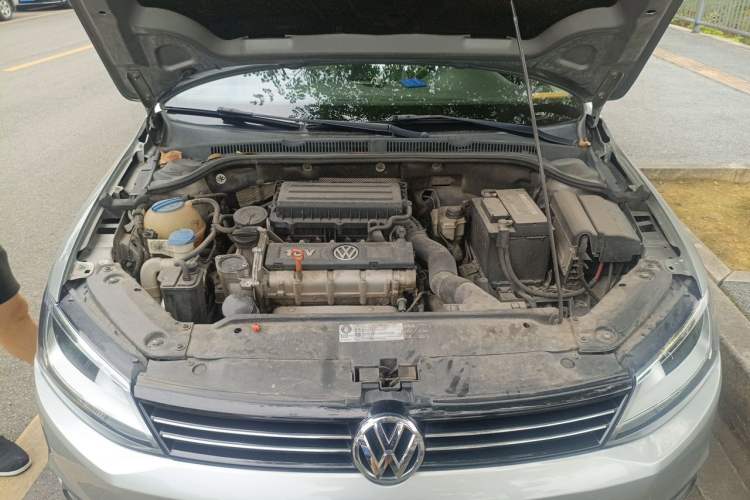 Used Volkswagen Sagitar 2012 1.6L Manual Comfort Model Engine Bay