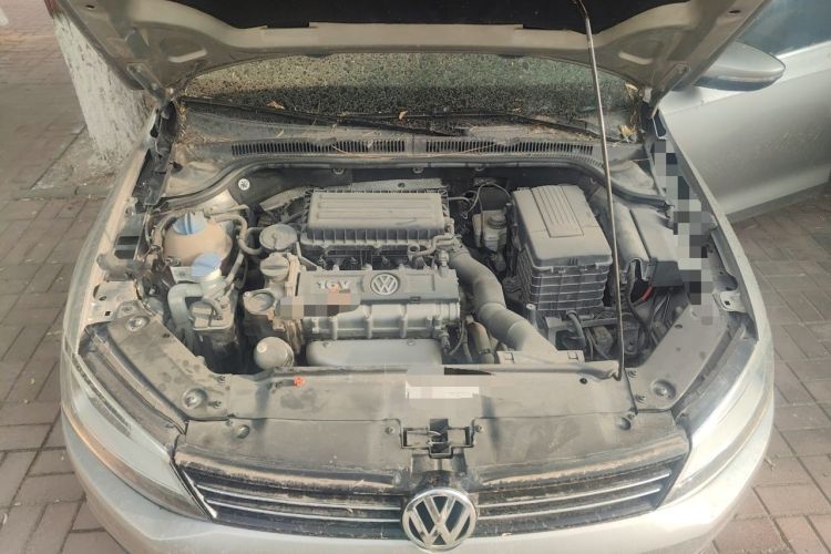 Used Volkswagen Sagitar 2012 1.6L Automatic Comfort Edition Engine Bay