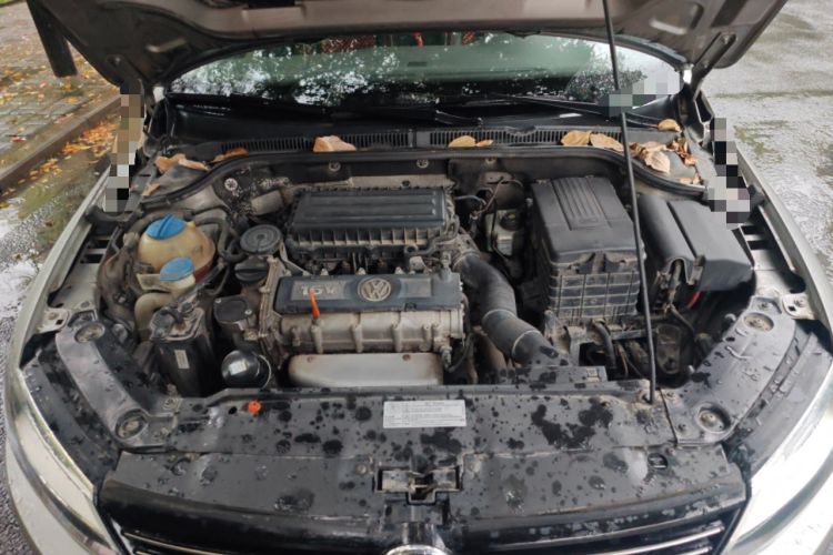 Used Volkswagen Sagitar 2012 1.6L Automatic Comfort Edition Engine Bay