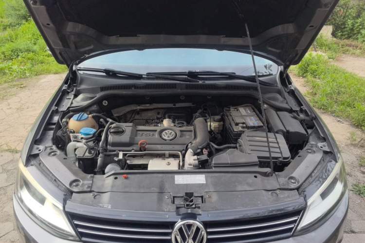 Used Volkswagen Sagitar 2012 1.4TSI Automatic Flagship Edition Engine Bay