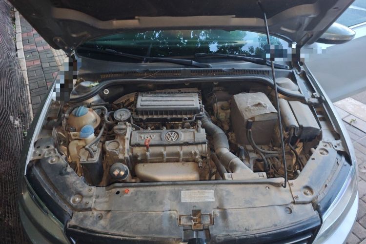 Used Volkswagen Sagitar 2012 1.6L Manual Fashion Edition Engine Bay