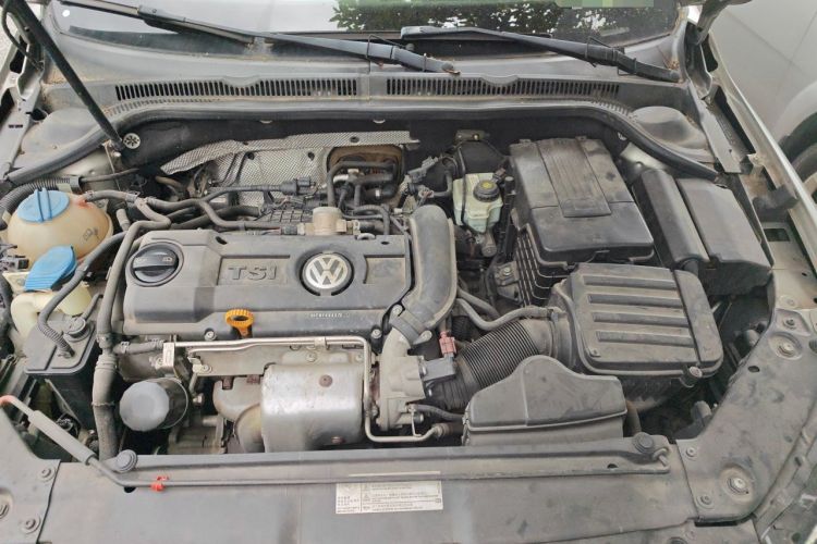 Used Volkswagen Sagitar 2012 1.4TSI Automatic Luxury Edition Engine Bay