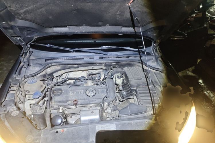 Used Volkswagen Sagitar 2012 1.4TSI Automatic Luxury Edition Engine Bay