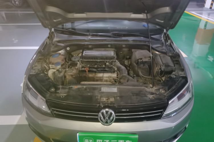 Used Volkswagen Sagitar 2012 1.6L Manual Comfort Model Engine Bay