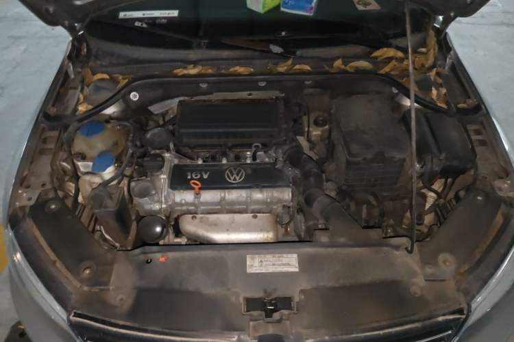 Used Volkswagen Sagitar 2012 1.6L Automatic Comfort Edition Engine Bay