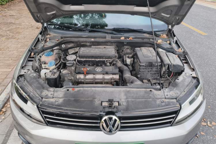 Used Volkswagen Sagitar 2012 1.6L Automatic Comfort Edition Engine Bay