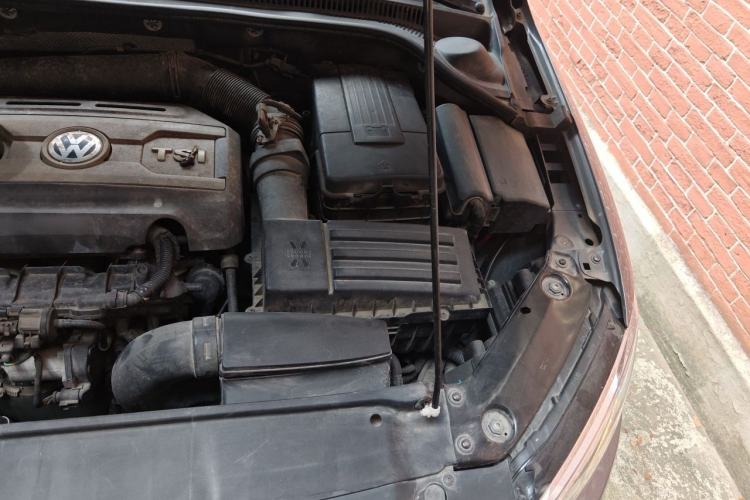 Used Volkswagen Sagitar 2012 1.8TSI Automatic Flagship Edition Engine Bay Left