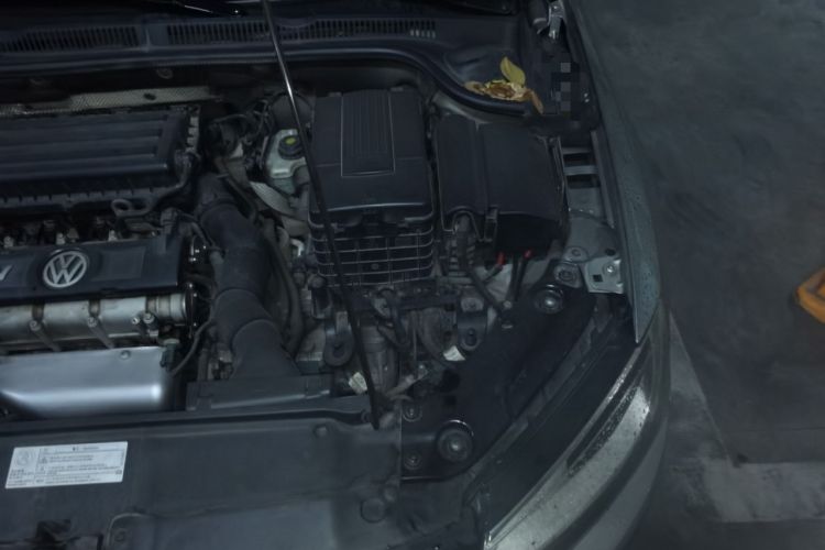 Used Volkswagen Sagitar 2012 1.6L Automatic Fashion Edition Engine Bay Left