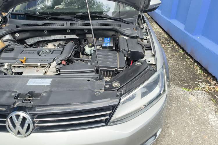 Used Volkswagen Sagitar 2012 1.4TSI Manual Luxury Model Engine Bay Left