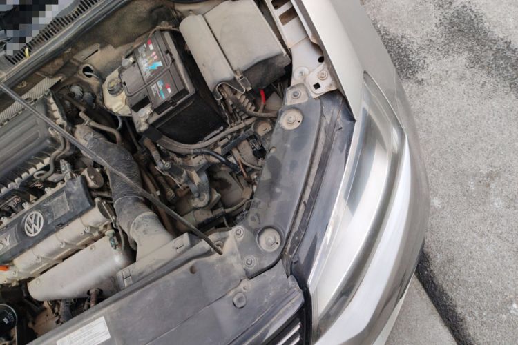 Used Volkswagen Sagitar 2012 1.6L Manual Comfort Model Engine Bay Left