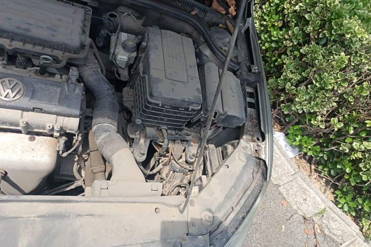 Used Volkswagen Sagitar 2012 1.6L Automatic Fashion Edition Engine Bay Left