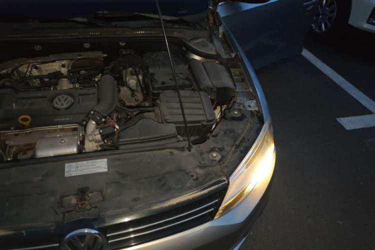 Used Volkswagen Sagitar 2012 1.4TSI Automatic Luxury Edition Engine Bay Left