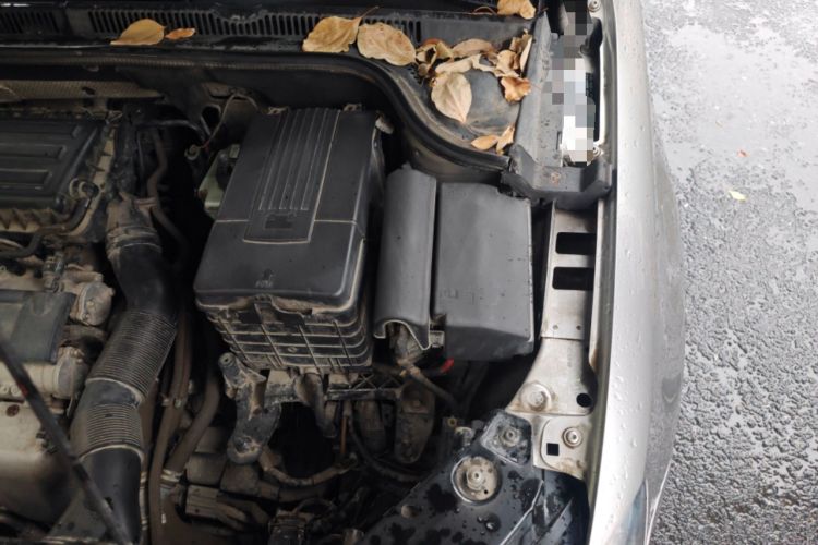 Used Volkswagen Sagitar 2012 1.6L Automatic Comfort Edition Engine Bay Left