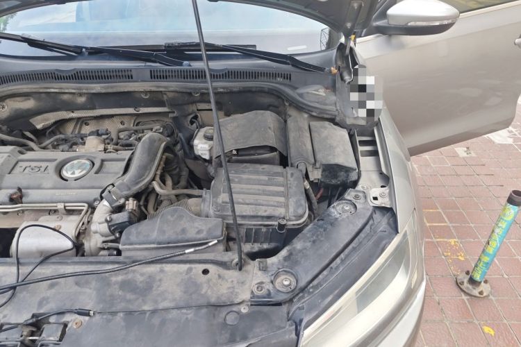 Used Volkswagen Sagitar 2012 1.4TSI Manual Luxury Model Engine Bay Left