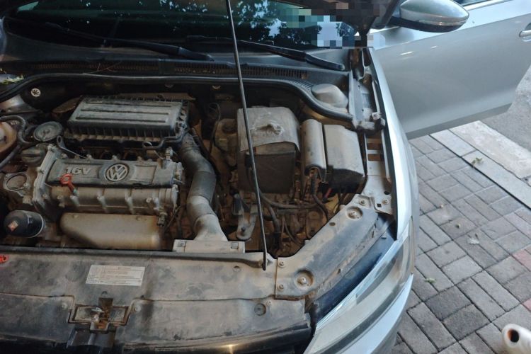 Used Volkswagen Sagitar 2012 1.6L Manual Fashion Edition Engine Bay Left
