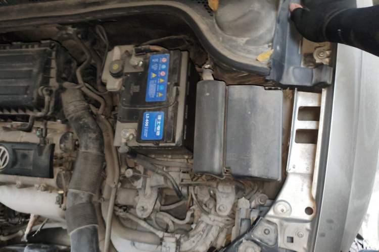 Used Volkswagen Sagitar 2012 1.6L Manual Comfort Model Engine Bay Left