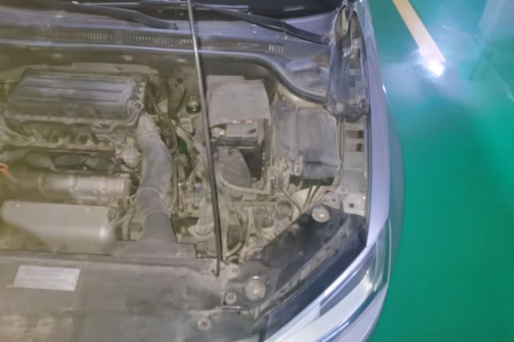 Used Volkswagen Sagitar 2012 1.6L Manual Comfort Model Engine Bay Left