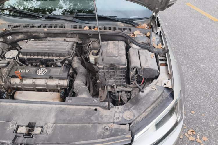 Used Volkswagen Sagitar 2012 1.6L Automatic Comfort Edition Engine Bay Left