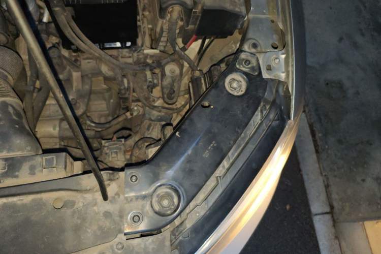 Used Volkswagen Sagitar 2012 1.6L Automatic Comfort Edition Engine Bay Left