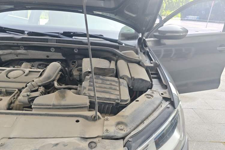 Used Volkswagen Sagitar 2012 1.4TSI Manual Luxury Model Engine Bay Left