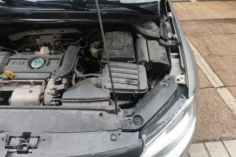 Used Volkswagen Sagitar 2012 1.4TSI Automatic Luxury Edition Engine Bay Left