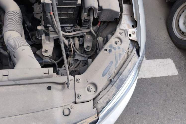 Used Volkswagen Sagitar 2012 1.6L Manual Comfort Model Engine Bay Left