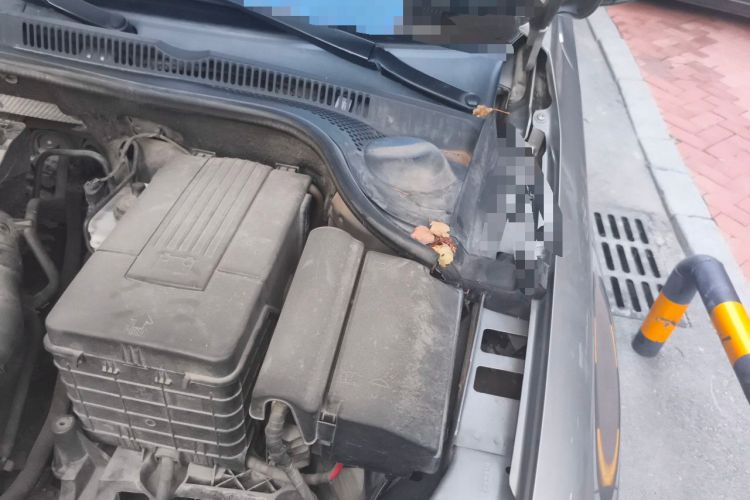Used Volkswagen Sagitar 2012 1.6L Automatic Comfort Edition Engine Bay Left