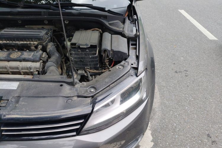 Used Volkswagen Sagitar 2012 1.6L Automatic Fashion Edition Engine Bay Left