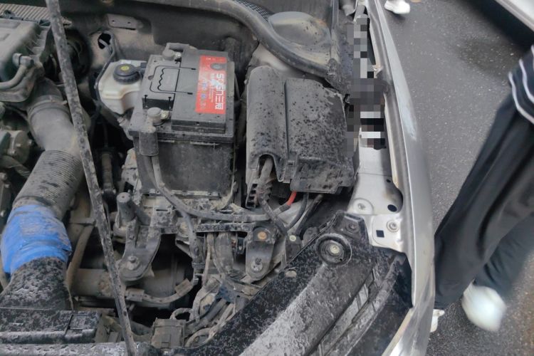 Used Volkswagen Sagitar 2012 1.6L Manual Comfort Model Engine Bay Left