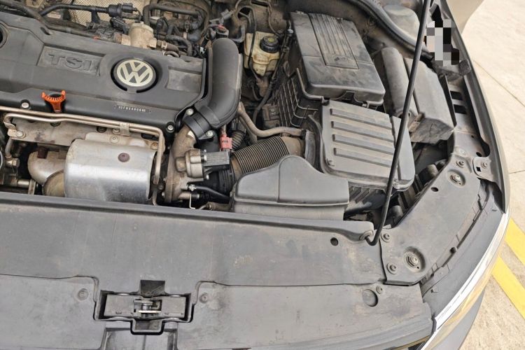 Used Volkswagen Sagitar 2012 1.4TSI Automatic Luxury Edition Engine Bay Left