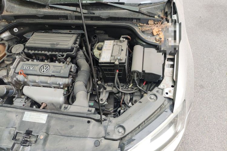 Used Volkswagen Sagitar 2012 1.6L Manual Comfort Model Engine Bay Left
