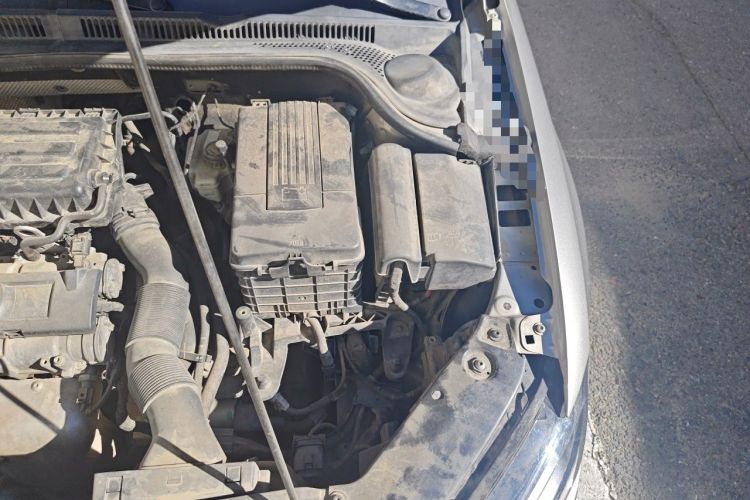 Used Volkswagen Sagitar 2012 1.6L Automatic Fashion Edition Engine Bay Left