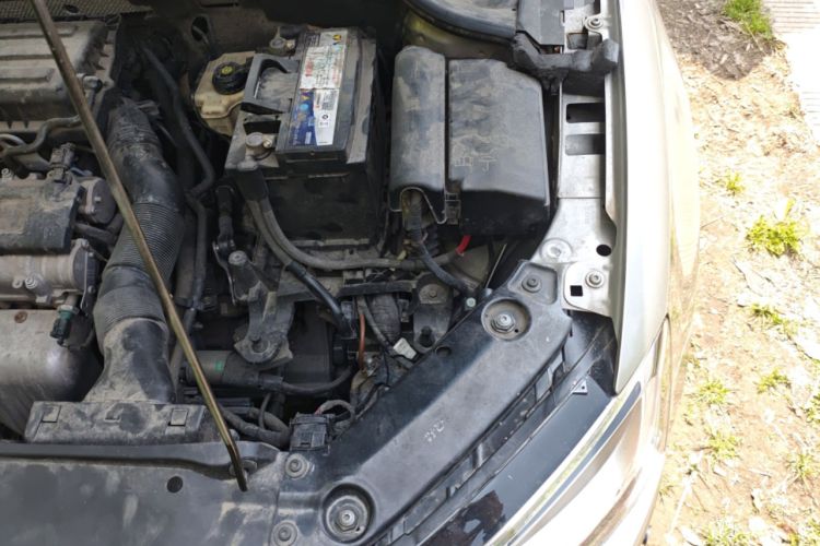 Used Volkswagen Sagitar 2012 1.6L Manual Fashion Edition Engine Bay Left