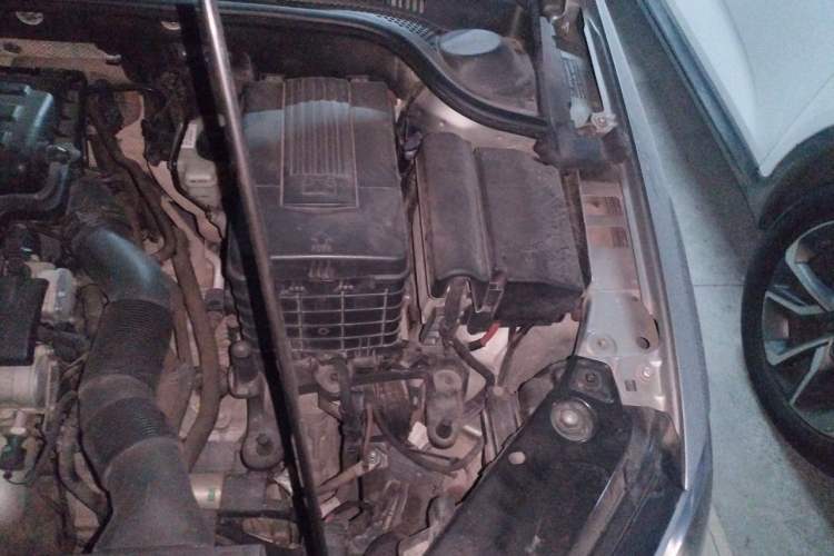 Used Volkswagen Sagitar 2012 1.6L Automatic Comfort Edition Engine Bay Left