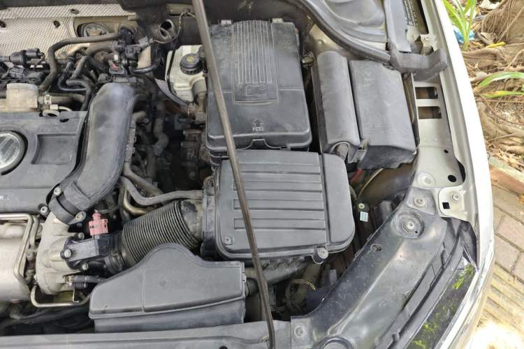 Used Volkswagen Sagitar 2012 1.4TSI Automatic Luxury Edition Engine Bay Left