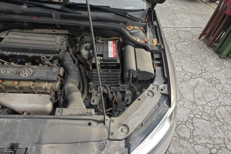 Used Volkswagen Sagitar 2012 1.6L Automatic Comfort Edition Engine Bay Left